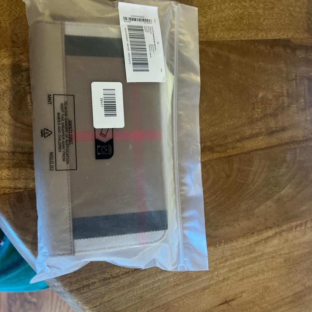 Burberry Plaid Wallet with Red and Black Accents - Picture 4 of 4